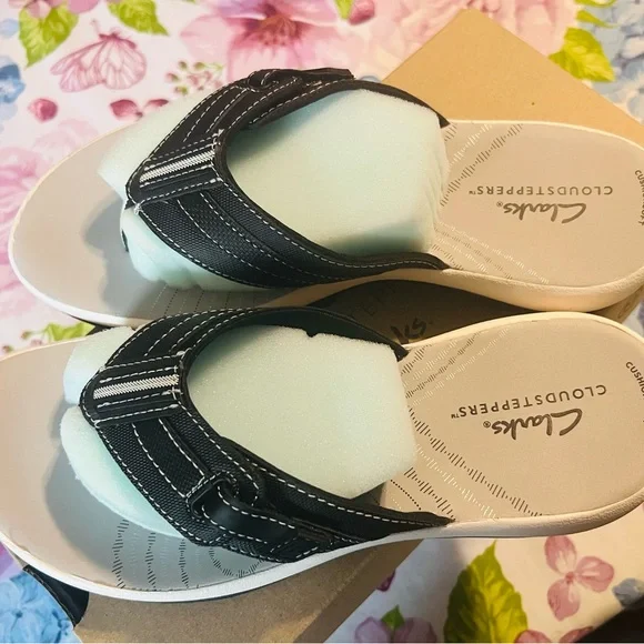 Clarks Black and White Slide Sandals Sunmaze Daisy size 7M - Picture 3 of 6